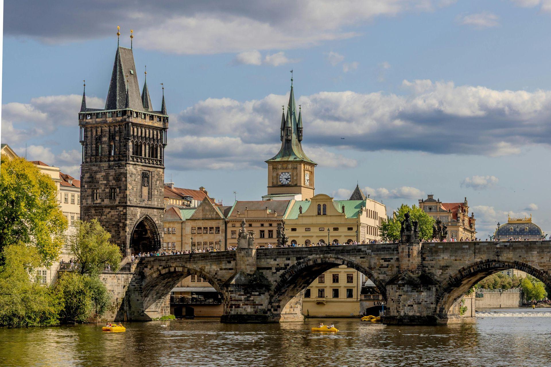 πραγα απριλιος