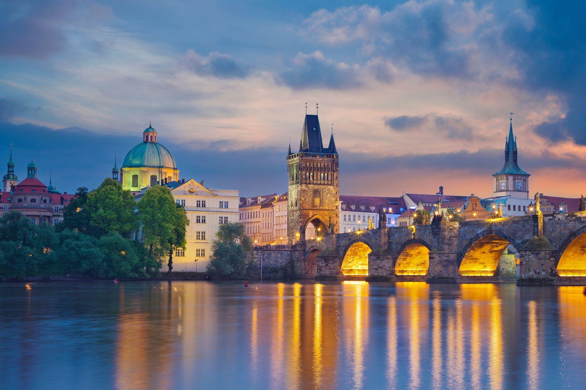 πραγα μαιος ιουνιος