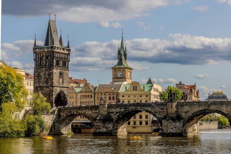  πραγα απριλιος