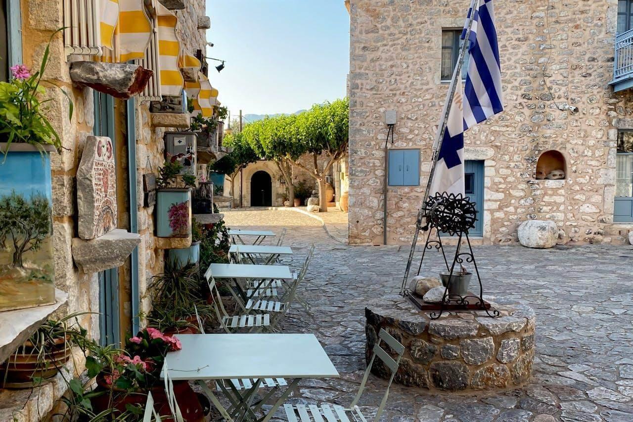 4 προορισμοί στην Ελλάδα με τα πιο ξεχωριστά έθιμα για εκδρομές την 25η Μαρτίου