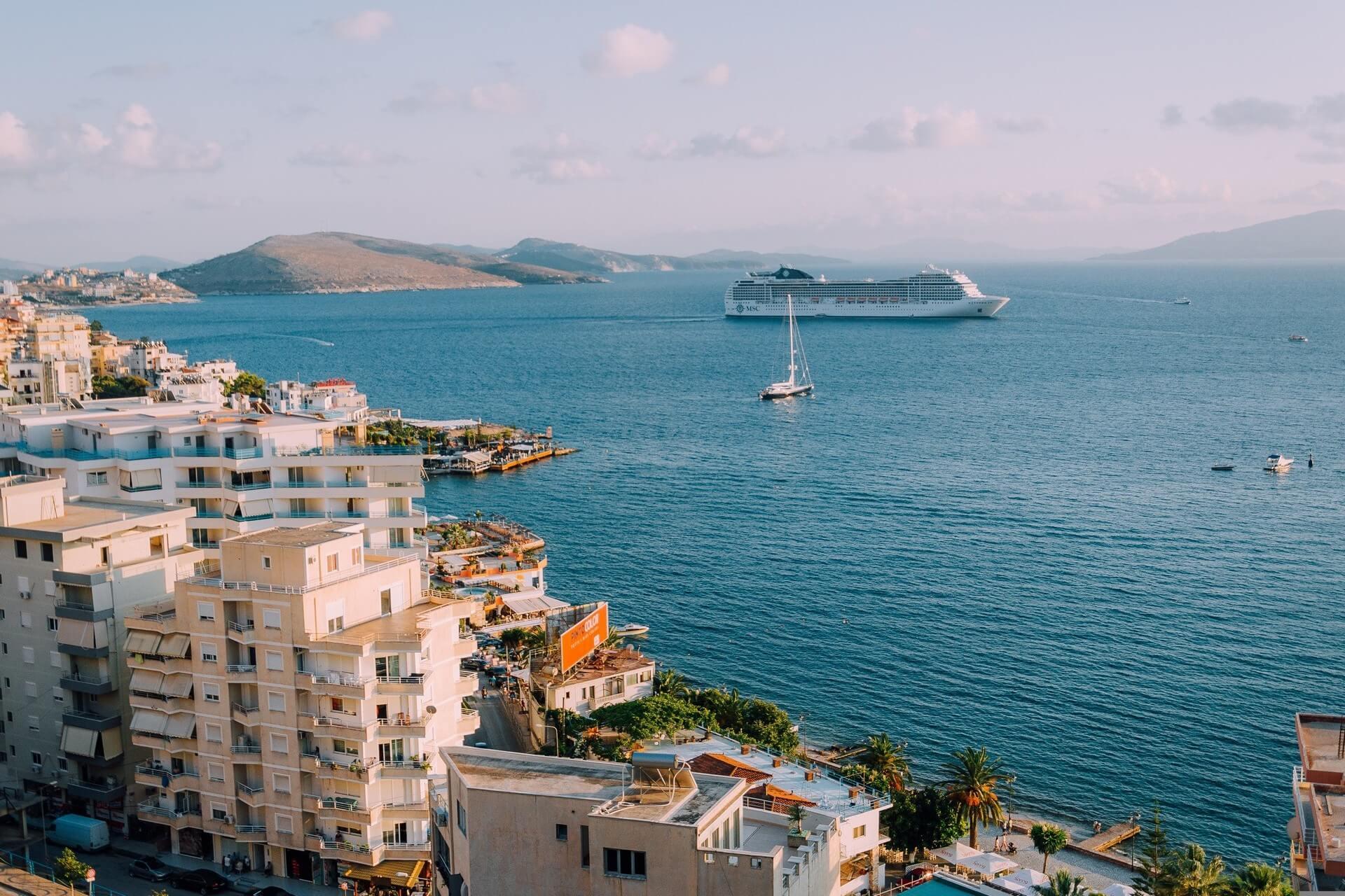 Κρουαζιερόπλοιο στα ανοιχτά